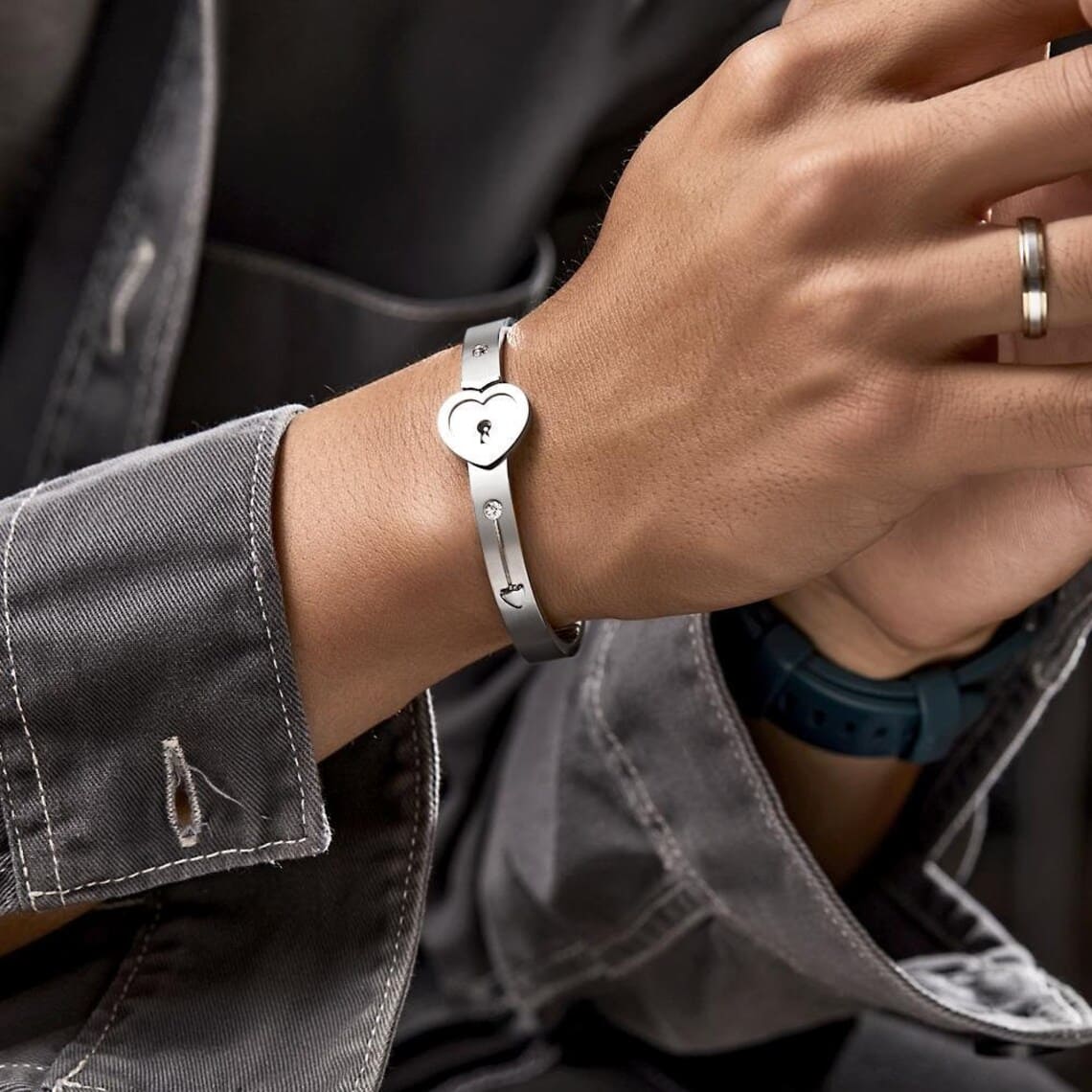 SET DE PULSERA ETERNA + COLLAR CON LLAVE🗝️✨Incluye: Chocolates, Carta dedicatoria y una hermosa caja ¡Listo para regalar! 🎁SOLO POR HOY📦